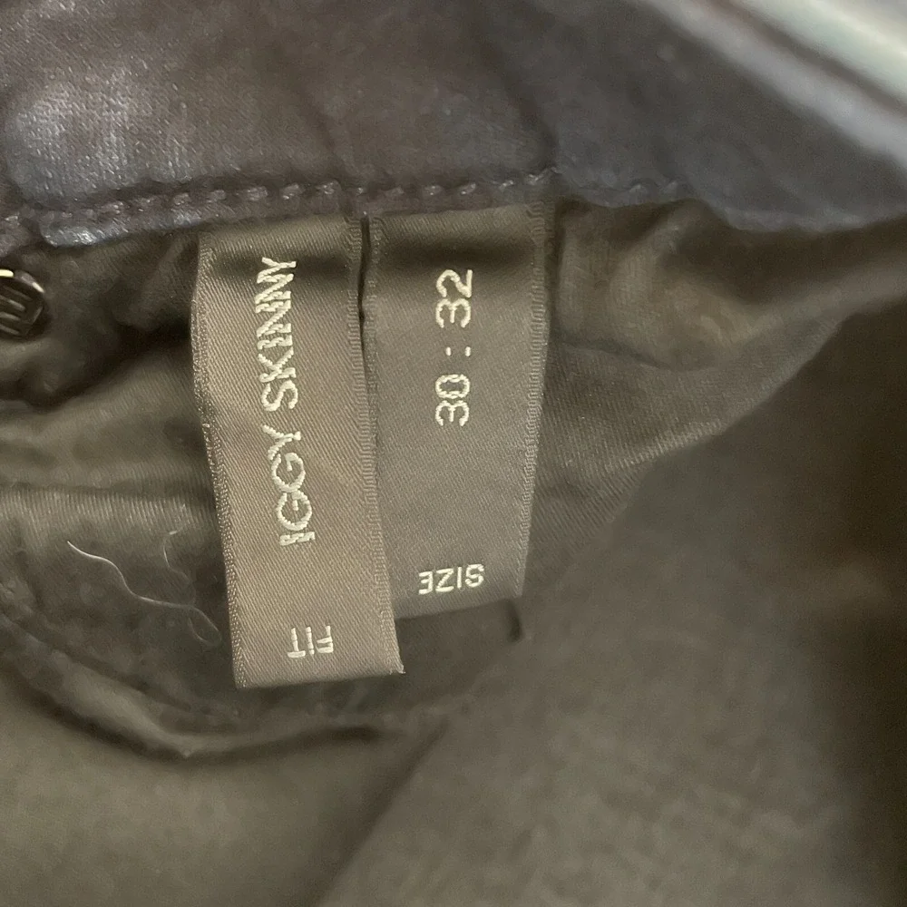 Neuw Iggy Skinny Mens Jeans Dark‎ Wash Blue Denim Size 30x32 Button Fly